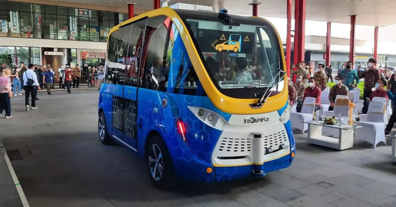 Menhub Resmikan Uji Coba Mobil Listrik Tanpa Sopir Pertama di Indonesia